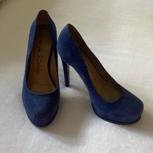 Blue, Pour La Victorie heels